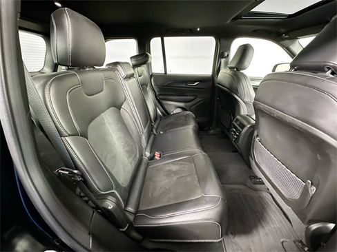 Used 2023 Jeep Grand Cherokee Altitude image 28