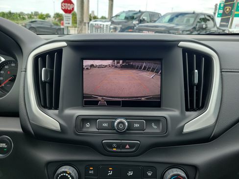 Used 2024 GMC Terrain SLE FWD image 10