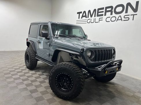 Used 2025 Jeep Wrangler Sport AWD/4WD image 1
