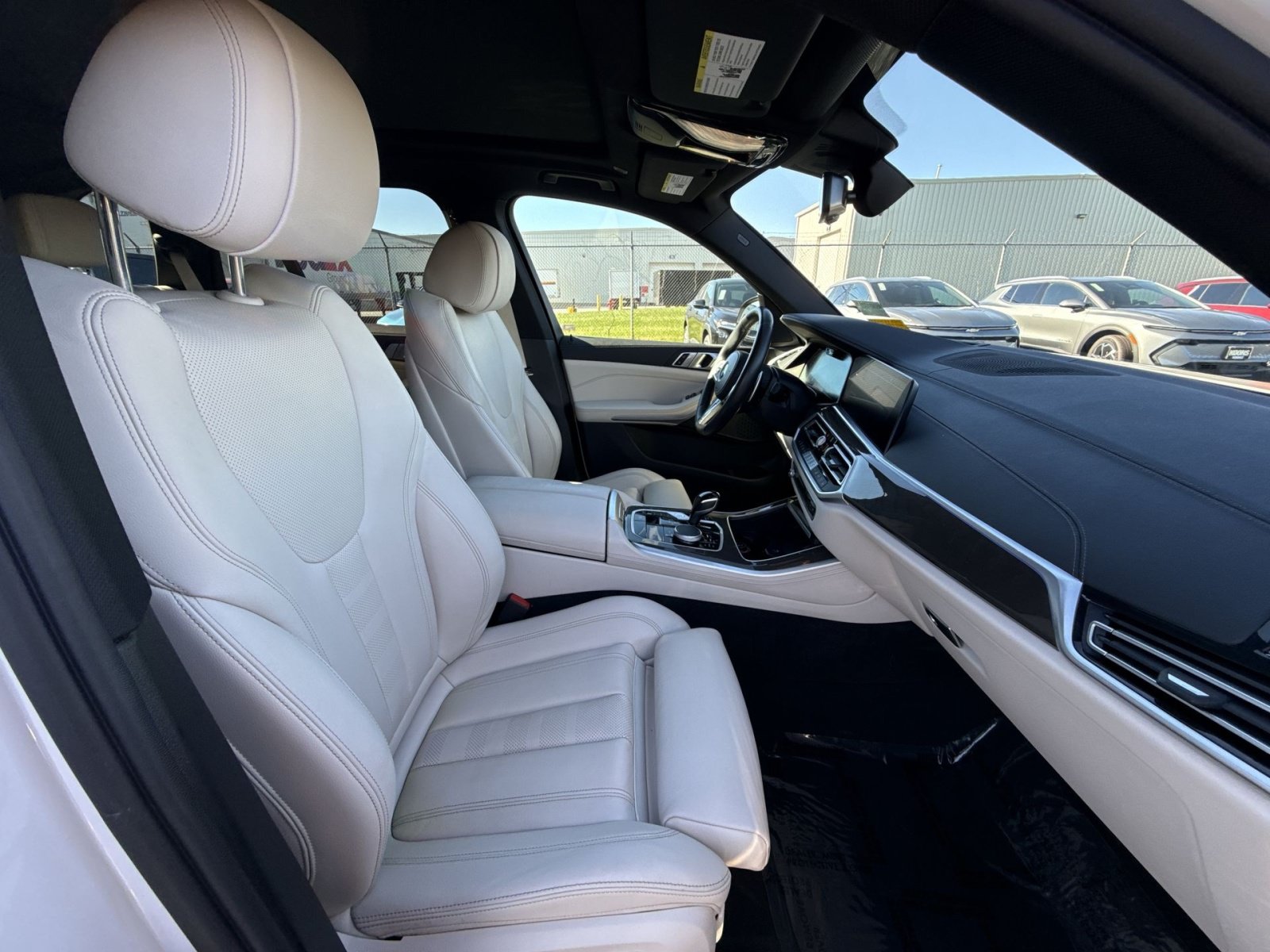 Used 2022 BMW X5 xDrive40i w/ M Sport Package AWD/4WD image 28
