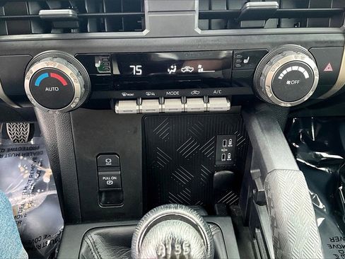 Used 2025 Toyota Tacoma TRD Off-Road image 32