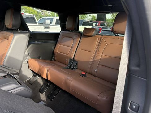 Used 2023 Lincoln Navigator Reserve AWD/4WD image 17