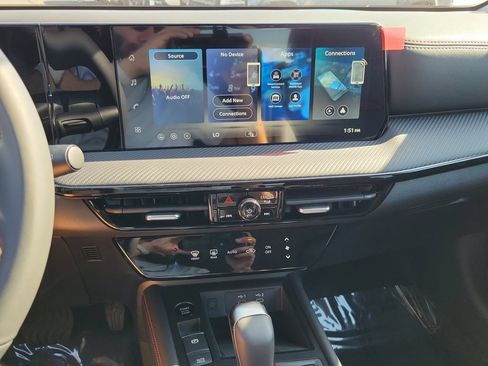 New 2026 Nissan Kicks SR FWD image 10