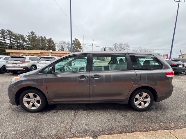 Used 2014 Toyota Sienna L FWD image 4