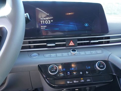 Used 2024 Hyundai Elantra SEL image 19