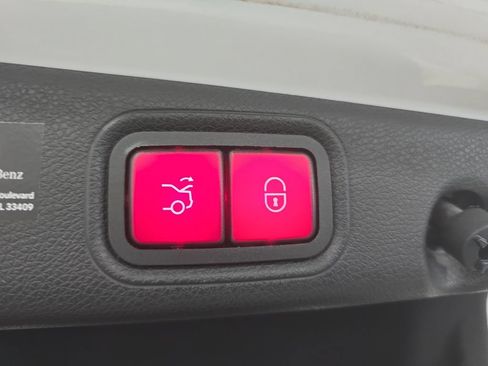 Used 2017 Mercedes-Benz E 300 image 27