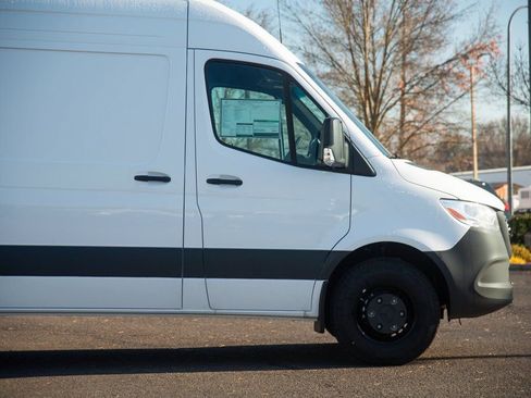 New 2025 Mercedes-Benz Sprinter 4500 image 9