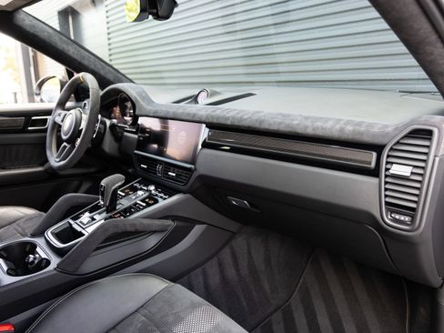 Certified 2022 Porsche Cayenne Turbo GT AWD/4WD image 35