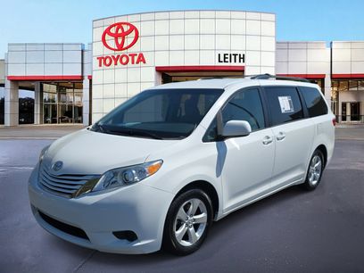 Used 2017 Toyota Sienna LE