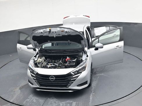 Used 2025 Nissan Versa SV w/ Trunk Package image 34