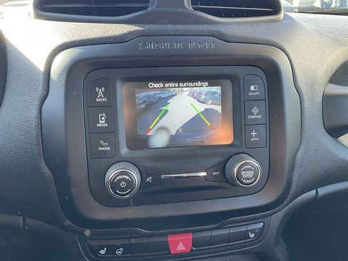 Used 2017 Jeep Renegade Latitude w/ Cold Weather Group image 21