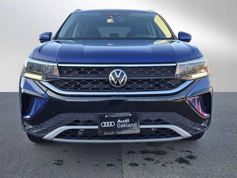 Used 2022 Volkswagen Taos SE w/ Panoramic Sunroof Package image 8