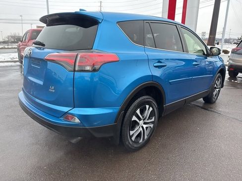 Used 2018 Toyota RAV4 LE image 5