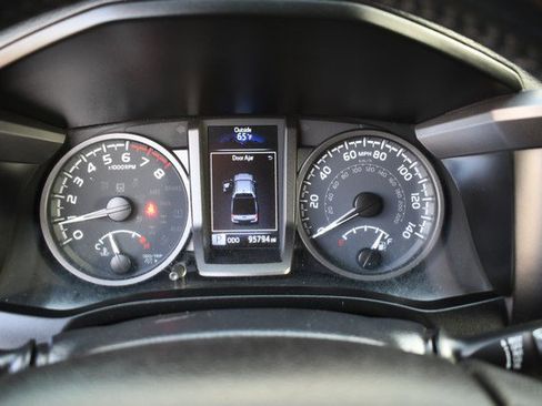 Certified 2021 Toyota Tacoma TRD Off-Road image 31