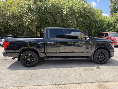 Used 2019 Nissan Titan SV w/ SV Convenience Package RWD image 4