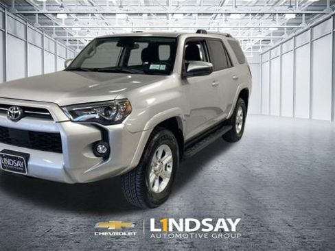 Used 2024 Toyota 4Runner SR5 AWD/4WD image 5