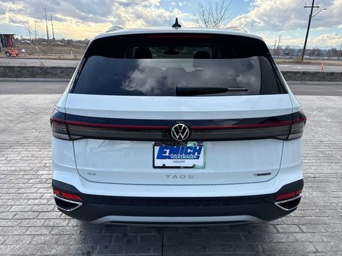 New 2026 Volkswagen Taos SE image 5