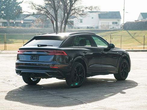 Used 2021 Audi Q8 Premium Plus w/ Premium Plus Package image 5