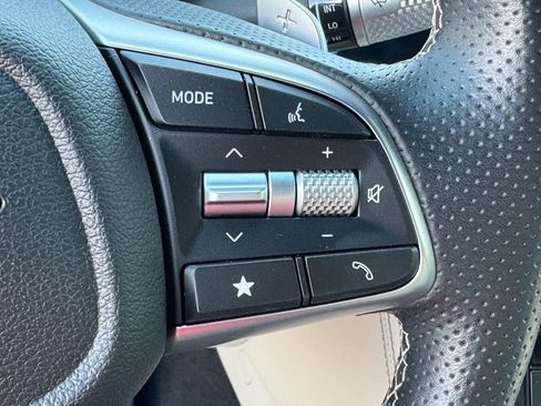 Used 2025 Genesis G70 2.5T AWD/4WD image 22