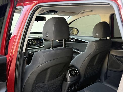 Used 2020 Kia Sorento FWD V6 image 19