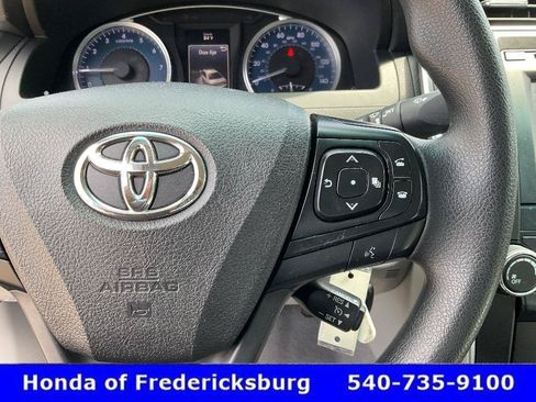 Used 2017 Toyota Camry LE FWD image 30