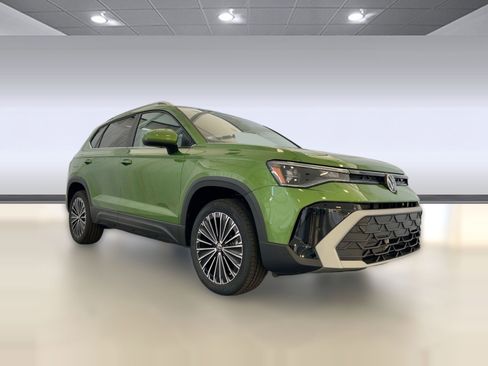 New 2026 Volkswagen Taos SE image 7