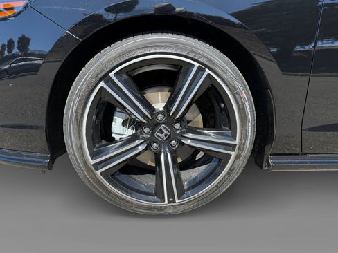 Used 2025 Honda Accord Touring image 9