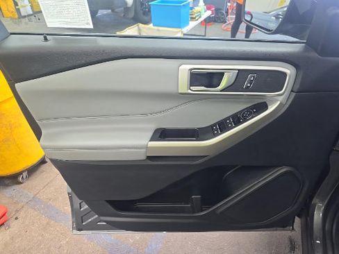 Used 2023 Ford Explorer XLT w/ Equipment Group 202A RWD image 9