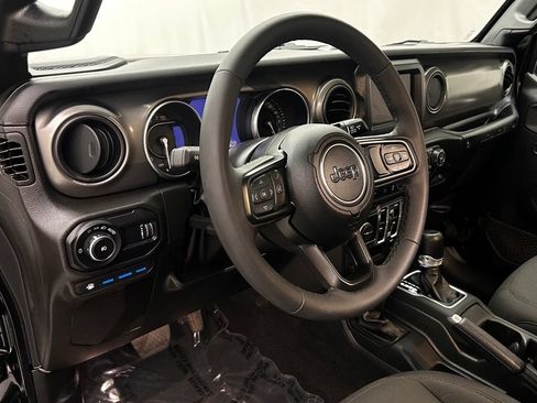 Used 2023 Jeep Wrangler Unlimited w/ Cold Weather Group AWD/4WD image 11