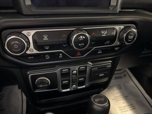 Used 2021 Jeep Wrangler Unlimited Sahara w/ Uconnect 4C Nav & Sound Group AWD/4WD image 26