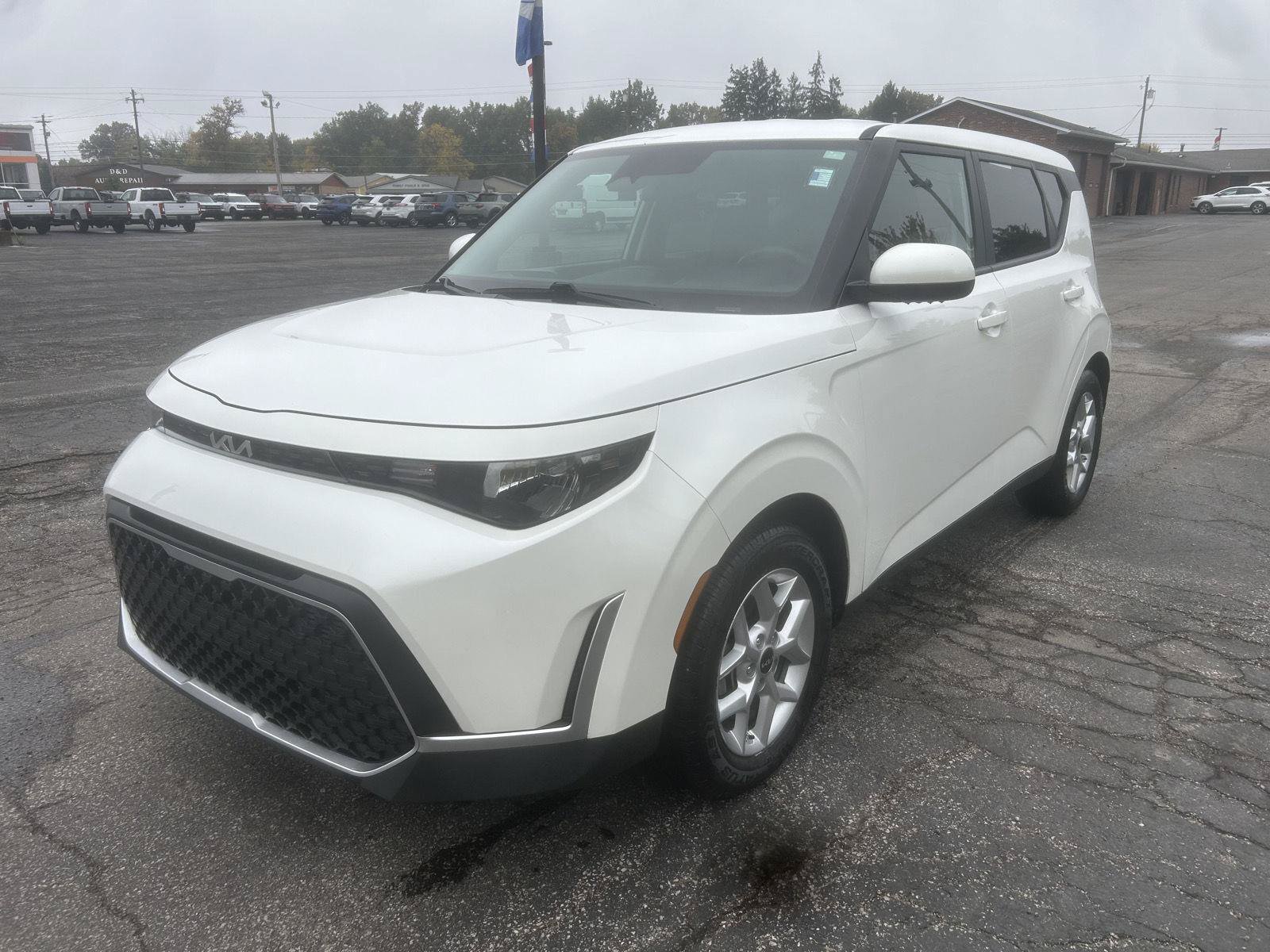 Used 2024 Kia Soul LX w/ Option Group 015 FWD image 1