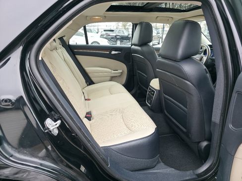 Used 2016 Chrysler 300 C Platinum w/ Safetytec Plus Group image 19