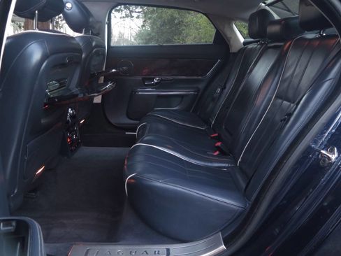 Used 2011 Jaguar XJ L image 36