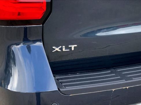 Used 2024 Ford Expedition XLT AWD/4WD image 10