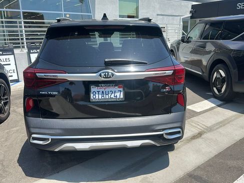 Used 2021 Kia Seltos S FWD image 4