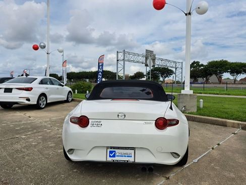 Used 2016 MAZDA MX-5 Miata Sport RWD image 6
