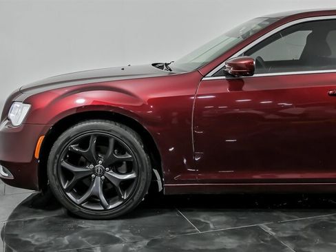 Used 2019 Chrysler 300 Touring RWD image 6