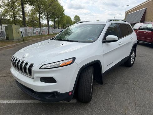 Used 2015 Jeep Cherokee Latitude w/ Cold Weather Group AWD/4WD image 3