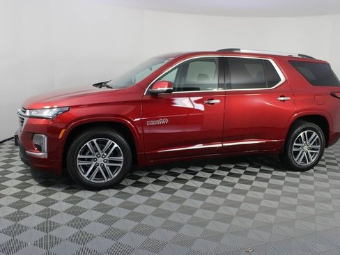 Used 2023 Chevrolet Traverse High Country image 2