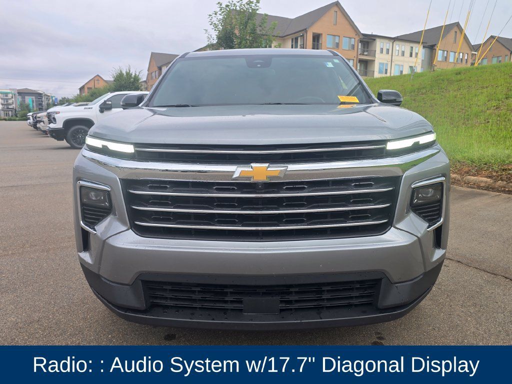 Used 2025 Chevrolet Traverse LT w/ Sun and Wheel Package FWD image 6