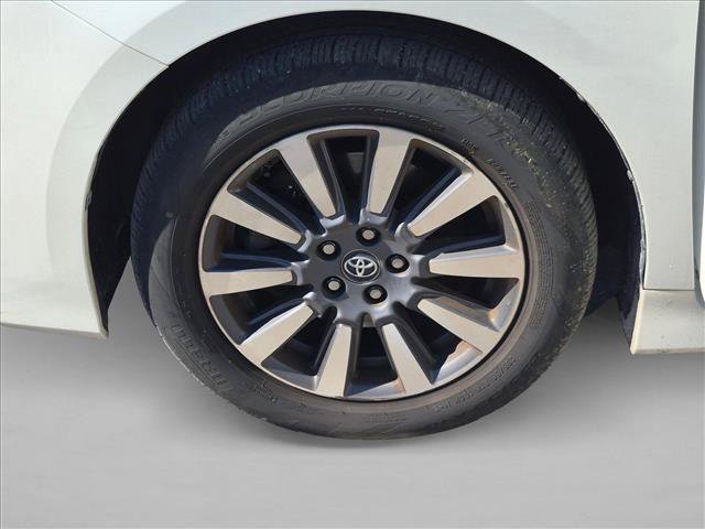 Used 2018 Toyota Sienna XLE w/ Carpet Mat Package AWD/4WD image 17