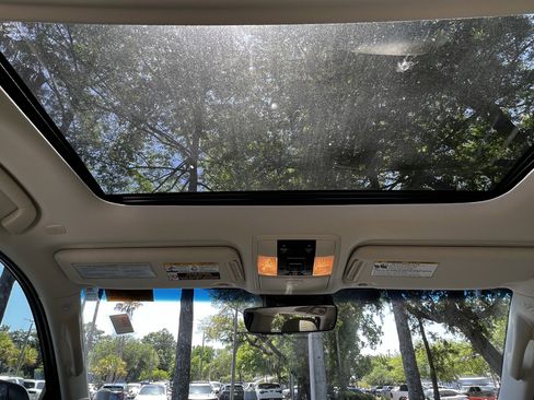 Used 2023 Lexus GX 460 Premium w/ Accessory Package image 39