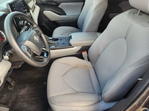 Used 2021 Toyota Highlander L FWD image 13