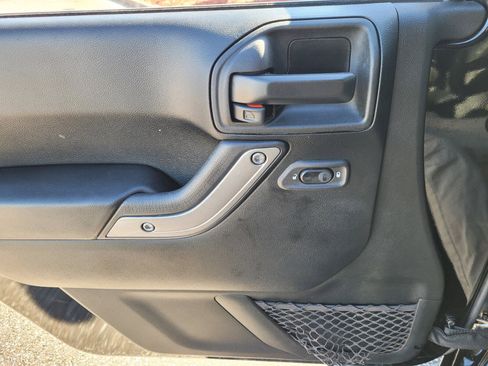 Used 2018 Jeep Wrangler Unlimited Sport S image 8