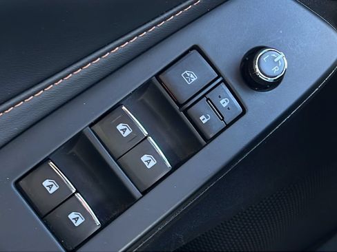 Used 2021 Toyota Avalon XSE FWD image 18