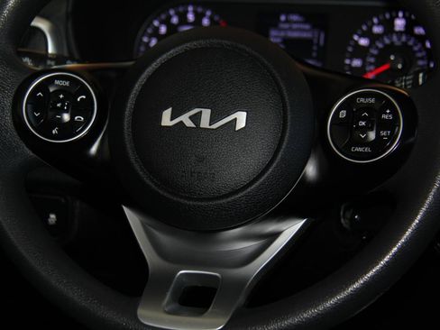 Used 2022 Kia Soul LX w/ Technology Package FWD image 12