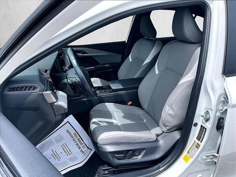 Used 2025 Toyota Camry SE w/ Convenience Package FWD image 26