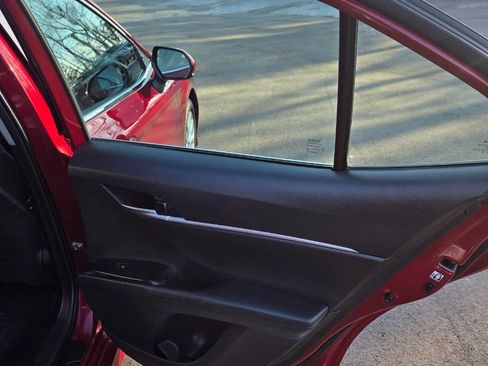 Used 2019 Toyota Camry L image 11