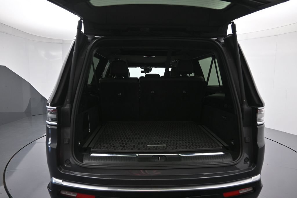 Used 2024 Jeep Grand Wagoneer L Series III AWD/4WD image 28