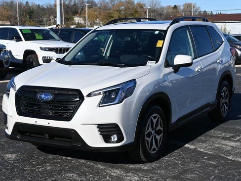 Used 2024 Subaru Forester Premium image 5